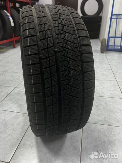 Triangle Trin PL02 255/40 R18