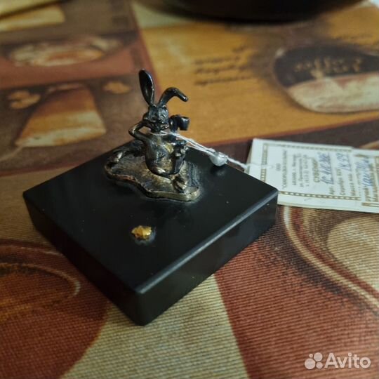 Статуэтка из серебра