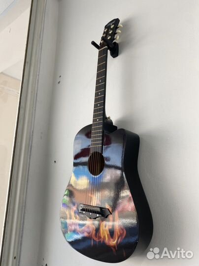 Акустическая гитара на огне
