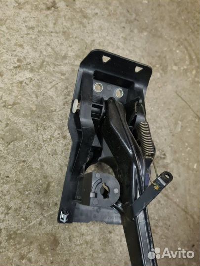 Педаль тормоза Mercedes-Benz S-Klass седан