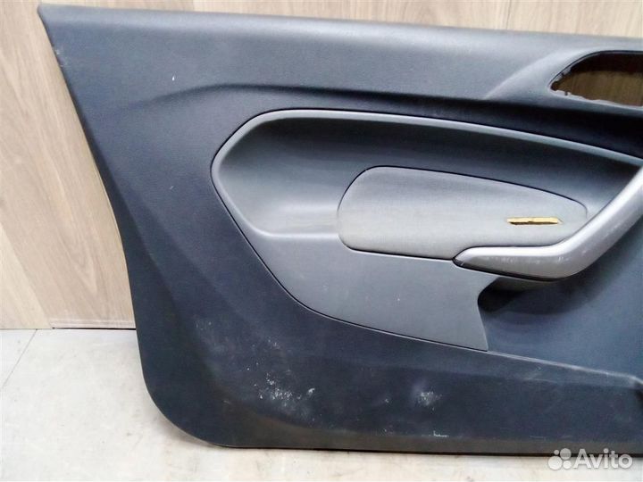 Обшивка двери передней левой от Ford Fiesta 2008