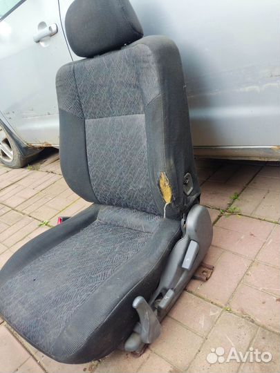 Сиденье левое Mitsubishi Colt 5