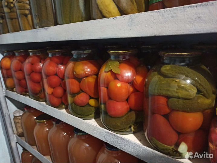 Домашние соленья, яица, овощи, грибы