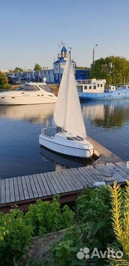 Парусный швертбот.Парусная яхта