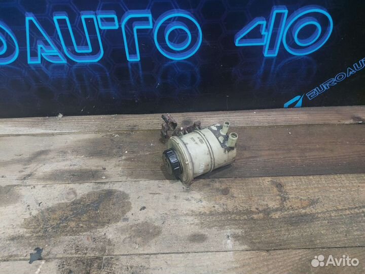 Бачок гур Sandero 1