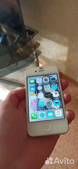 Продам iPhone 4s белый