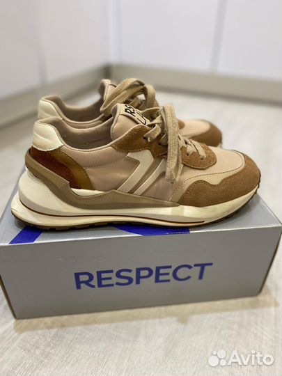 Кроссовки женские