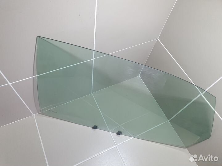 Стекло двери заднее левое Audi A4 B5