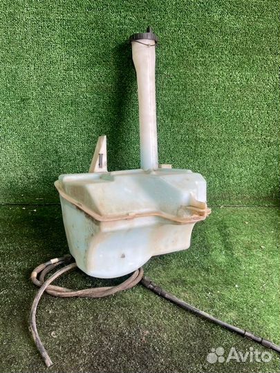 Бачок омывателя Escape Tribute