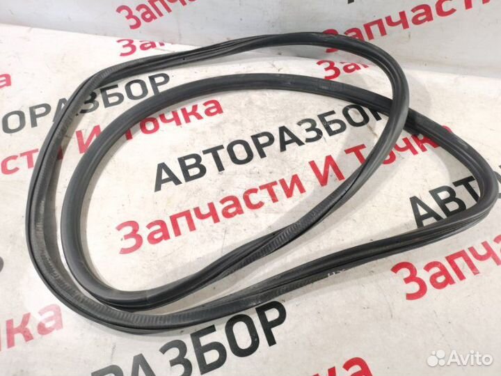 Уплотнительная резинка боковой двери передняя