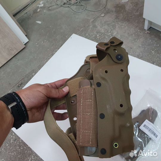 Кобура на бедро универсальная под крупный пистолет