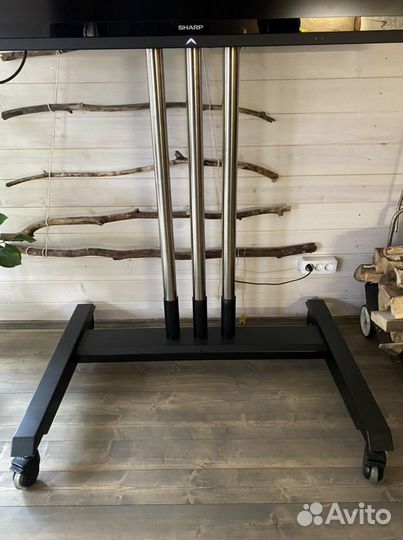 Профессиональная стойка для телевизора