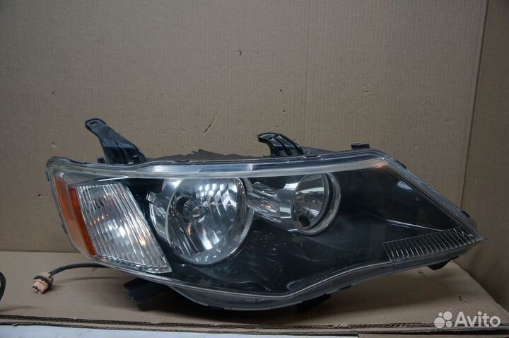 Фара Правая Mitsubishi Outlander XL (2005-2010)