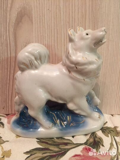 Статуэтка фарфор собака