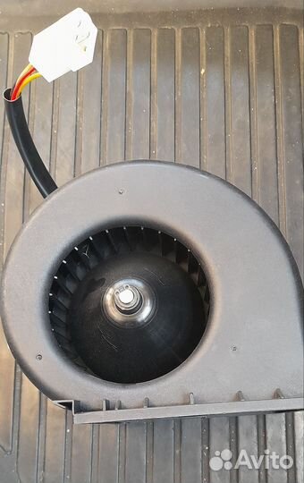 Мотор отопителя 24V 010-B70-74D