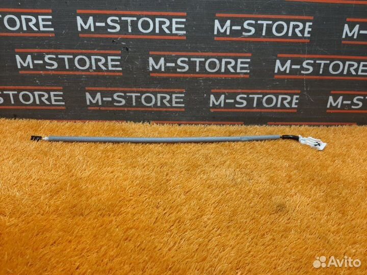 Трос замка двери передний левый Bmw 3-Series E90