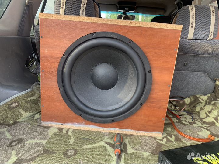 Сабвуфер с усилителем