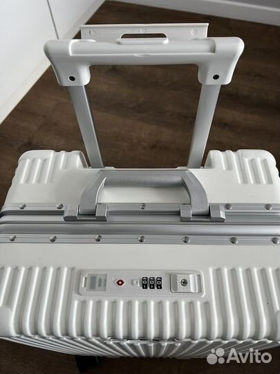 Чемодан на колесах б/у