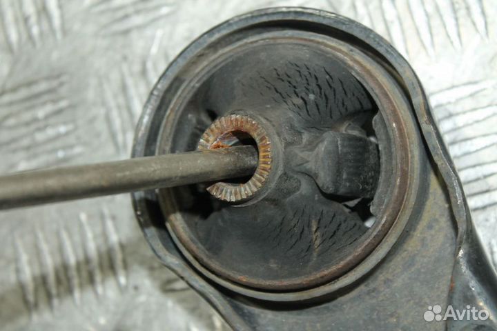 Рычаг передний правый Toyota Prius 20 W20 NHW20