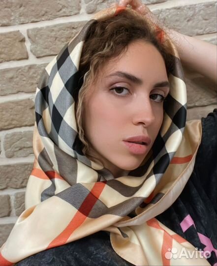 Шелковый платок Burberry Victoria Размер: 90/90