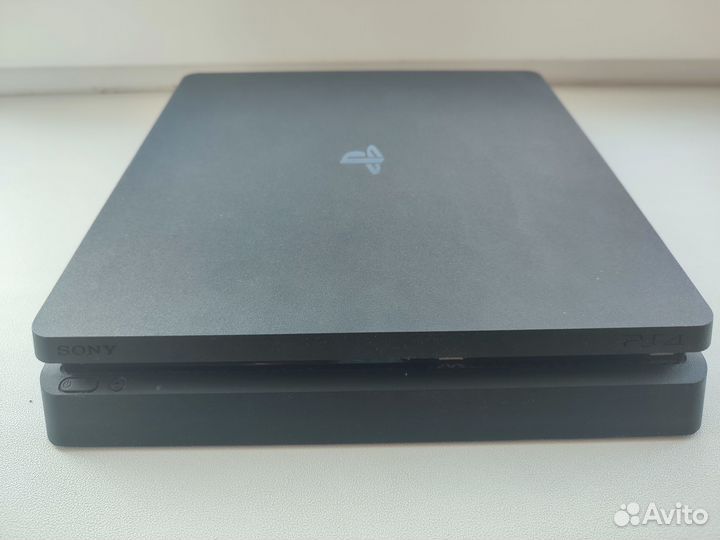 Sony PlayStation 4 Slim 500 гб + 3 игры