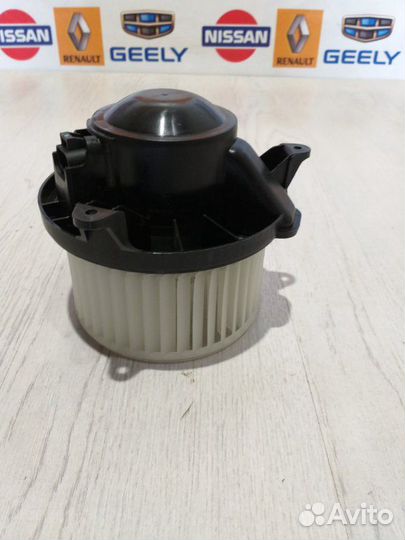 Вентилятор мотор печки отопителя Nissan pathfinder
