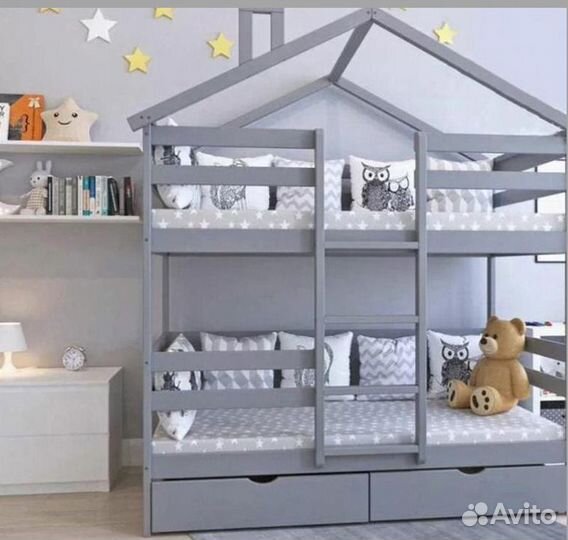 Двухъярусная кровать домик