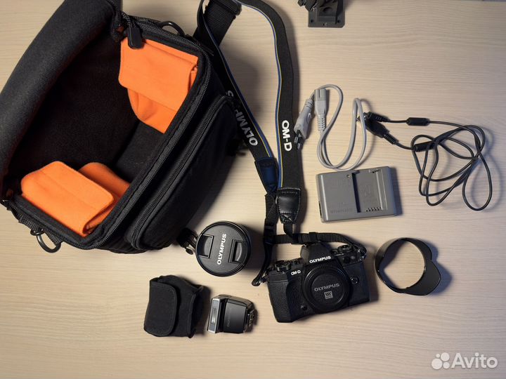 Olympus OM-D E-M5 Mark II (полный комплект)