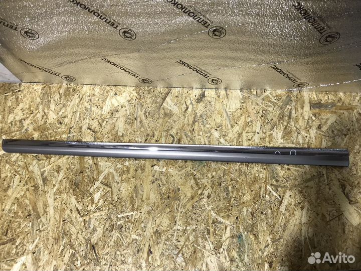 Молдинг передней,задней двери Passat B7