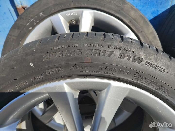 Kumho Ecsta HS51 225/45 R17