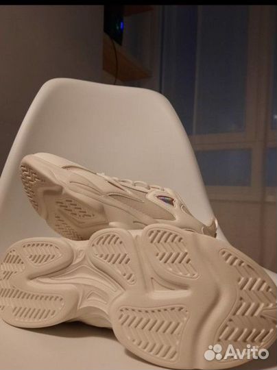 Кроссовки женские