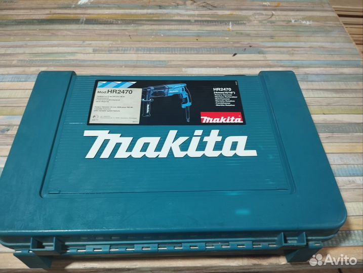 Перфоратор Makita HR2470