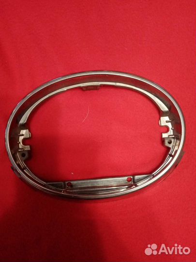 Кронштейн крепления эмблемы toyota camry