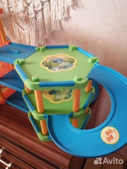 Трек, гараж, парковка