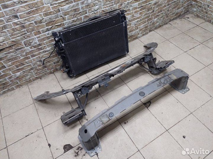 Телевизор с радиаторами Land Rover Range Rover