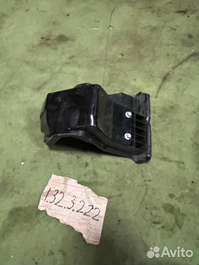 Кронштейн аккумуляторной батареи Volvo XC40, 2021