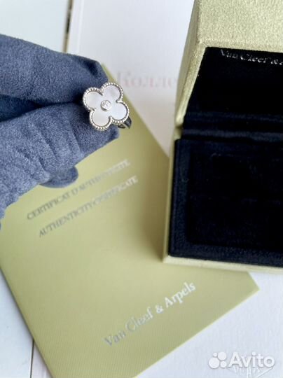 Золотое кольцо Van cleef