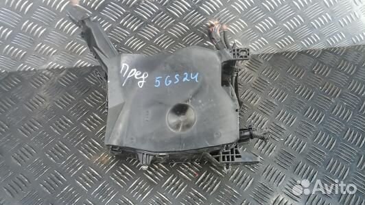 Блок предохранителей toyota verso AR2 (5GS24M101)