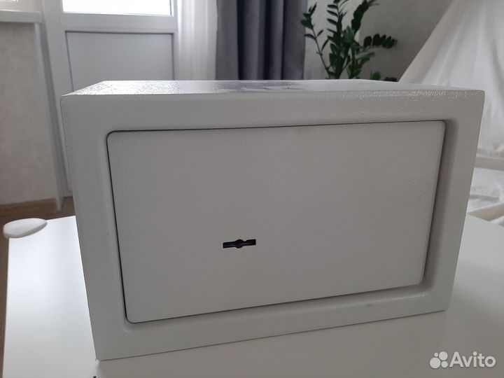 Сейф металлический