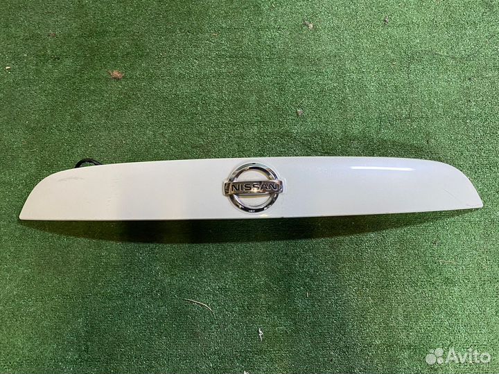 Молдинг крышки багажника Nissan Juke