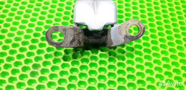 Петля передней правой двери верхняя Almera Classic