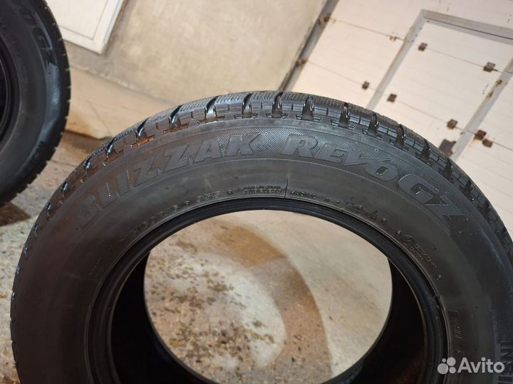 Bridgestone Blizzak Revo GZ 215/60 R16 95S