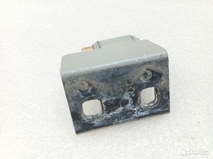 Петля двери передняя левая Bmw X5 E53 2005