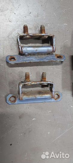 Петля багажника Nissan Serena c23