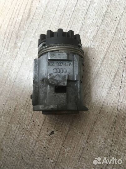 Б/У Вставка замка двери прав(личинка)#001