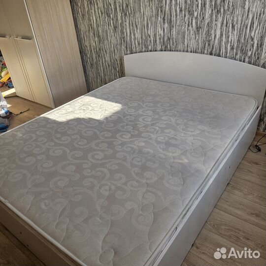 Кровать двухспальная 160 200 бу