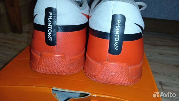 Футбольные бутсы Nike