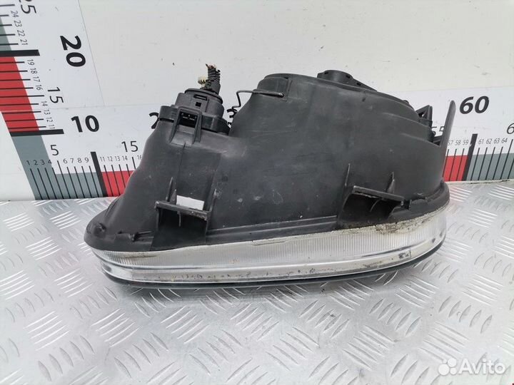 Фара передняя для Volkswagen Golf 4