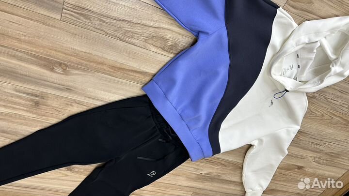 Спортивный костюм женский
