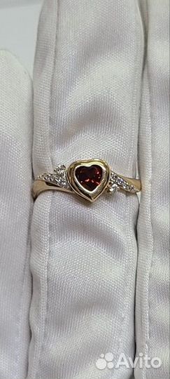 Золотое кольцо с фианитом 17р
